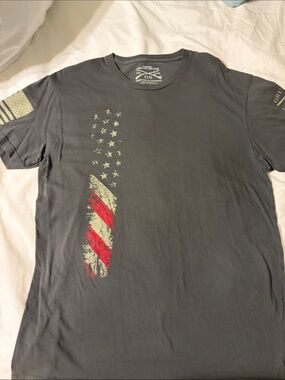 Grunt Style Men's Charcoal Short Sleeve Tee with Red Accent